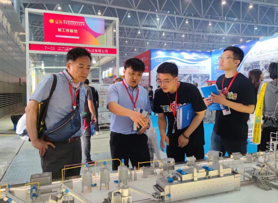 客戶參觀好機樂展位